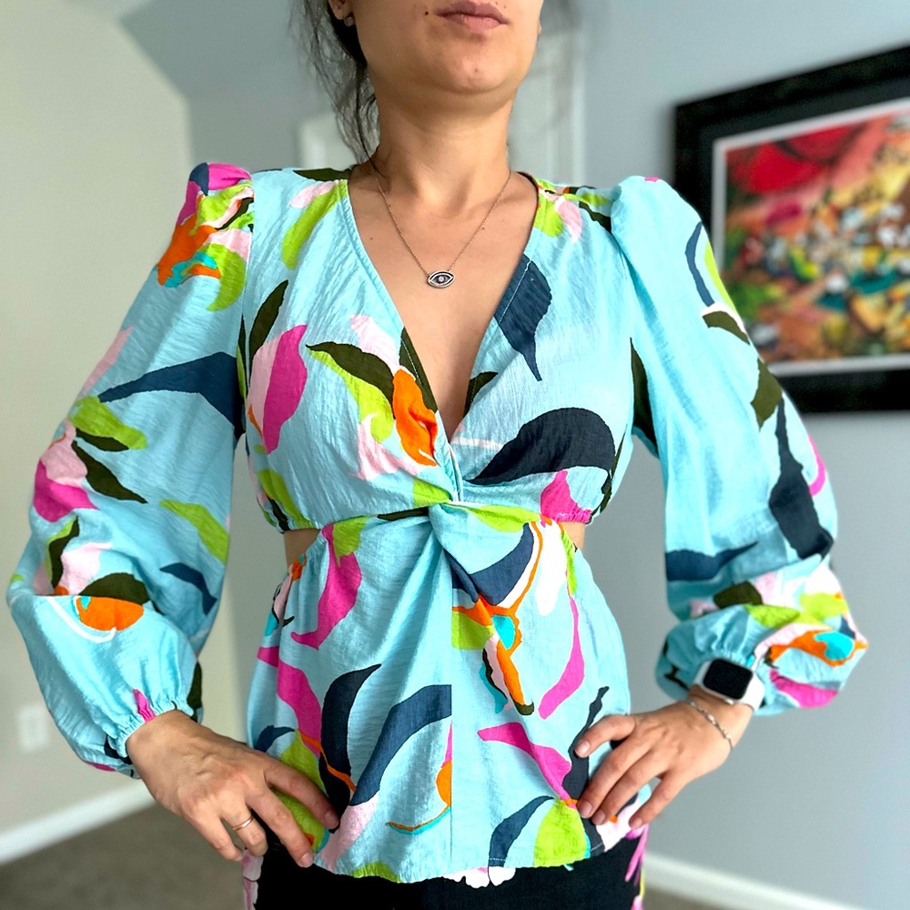 Long sleeve floral shirt with side cutouts